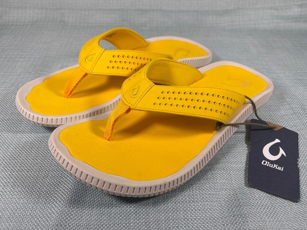 New OluKai Ulele Sandals Mens sz 11 Yellow Hibiscus Water Resistant Flip Flops